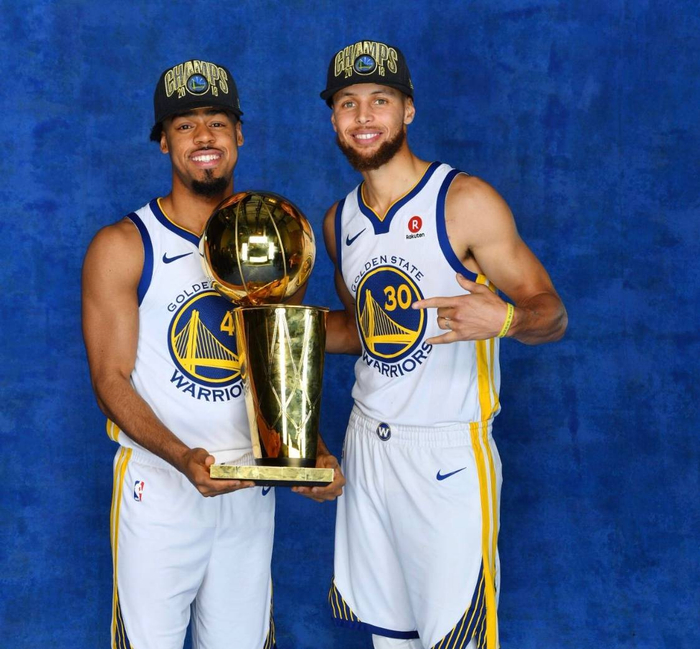 第一视角跟随大神沉浸式下潜50深蓝海洞，看完差点不会呼吸了