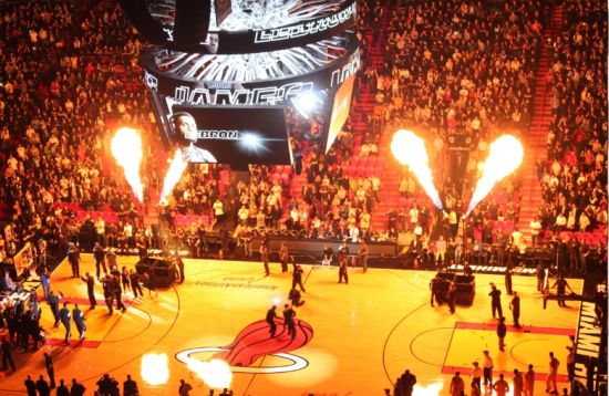 [流言板]詹姆斯：芬尼-史密斯是赢家球员，他完成了三个关键回合48亮116回复