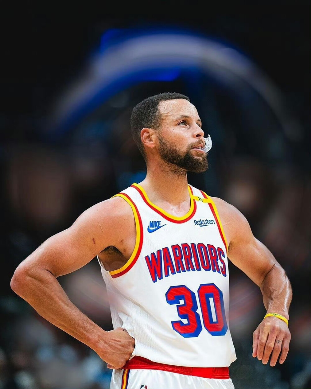 欧冠半场：蒂尔破门，阿尔瓦雷斯扳平，埃因霍温1-1马竞