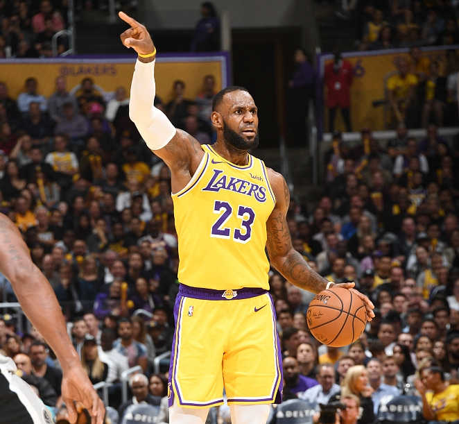 解析旧金山巨人队如何通过精准的对位换人实现“板凳深度最大化”