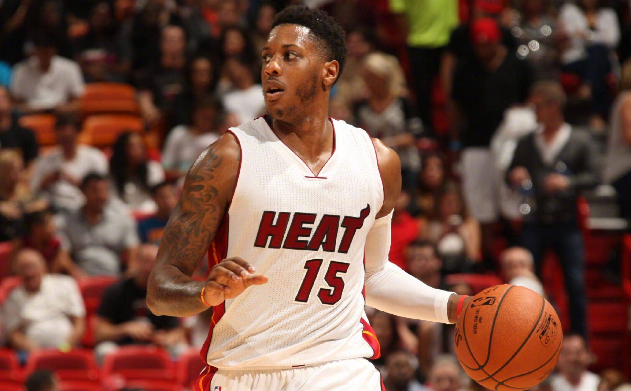 詹姆斯是怎么打巅峰保罗乔治的？看看有多轻松简单！