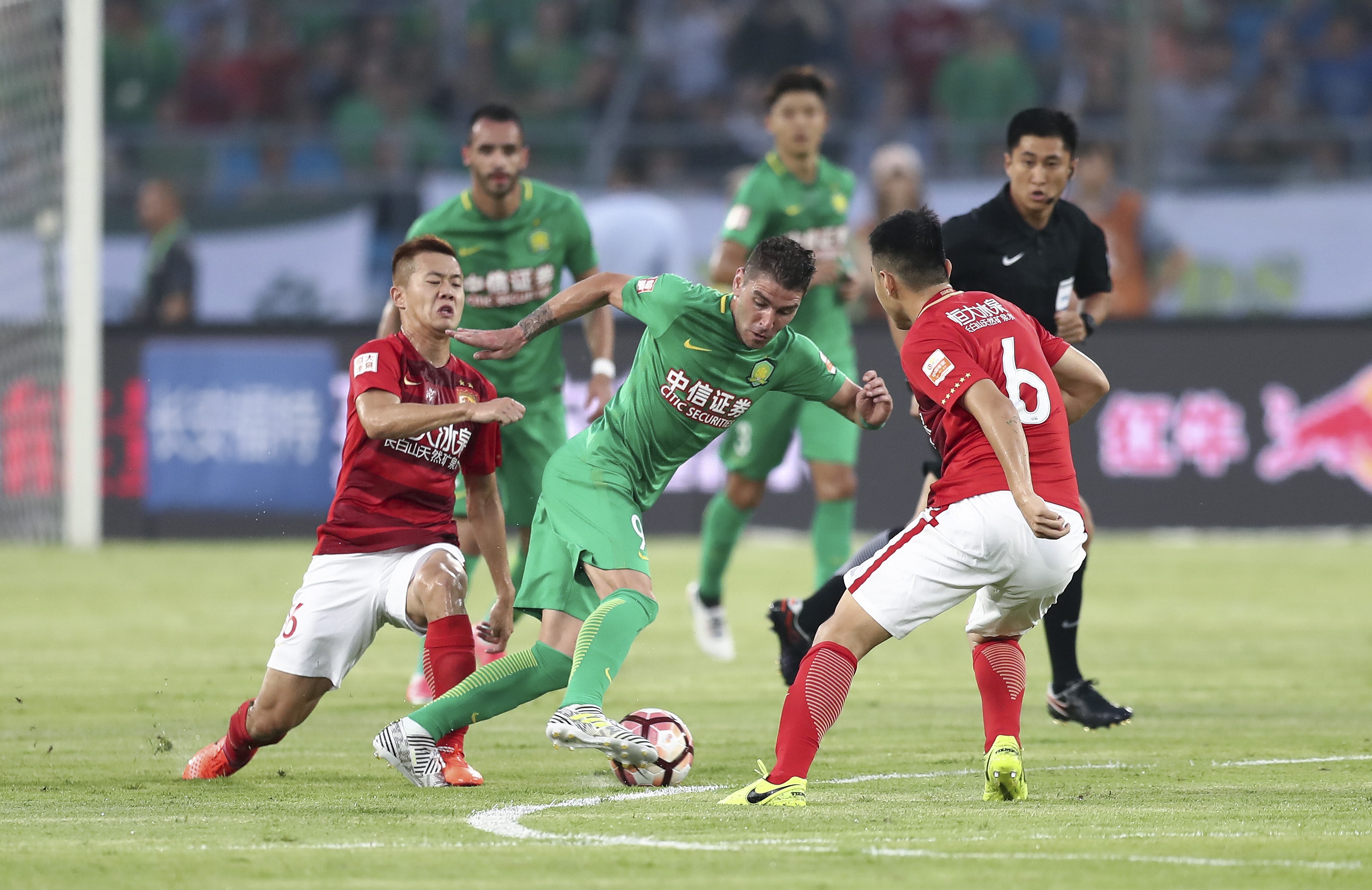 邵佳一接班人确定！亚洲足球先生挂帅青岛西海岸，携冠军班底剑指中超